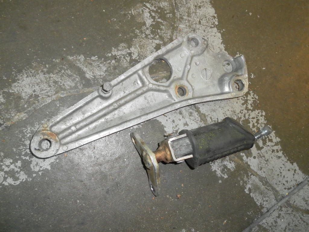 voetsteun met voetseunhouder bestuurder  en  schetsplaat passagiersvoetsteun , uitlaat houder rechts	Gsx400e 1983-86, gs450	43510-44402 , 43550-37301	43811-44110