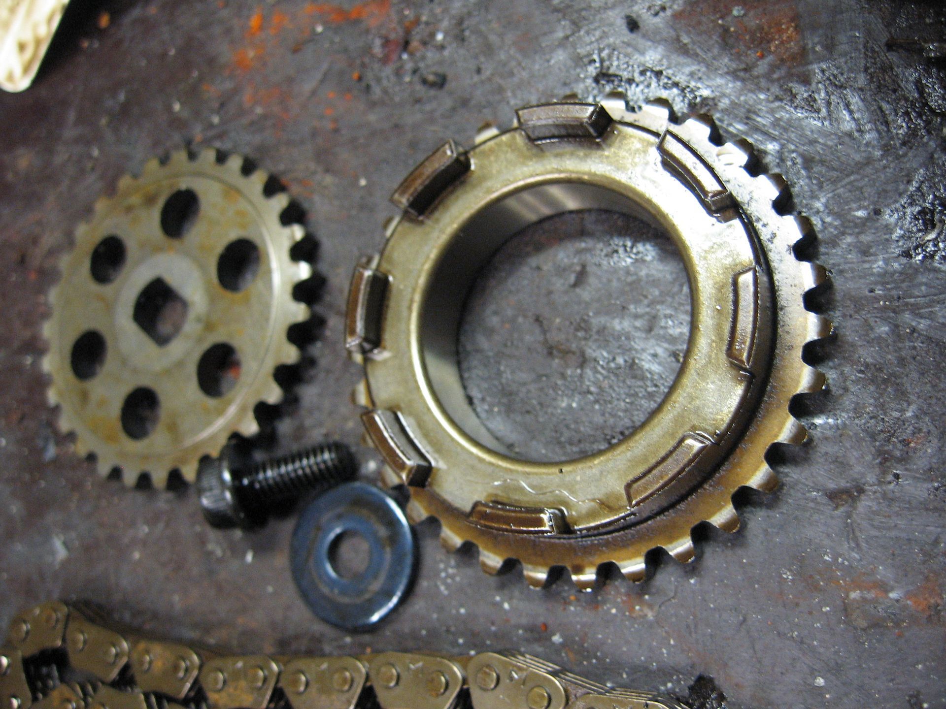 oliepompkettingwiel oliepomp aandrijvend kettingwiel oliepompketting	Vt600c 91-07 , vt750 04-07	15134-MR1-000 ,  15136-MR1-003 , 15131-MR1-000	15131-MR1-003