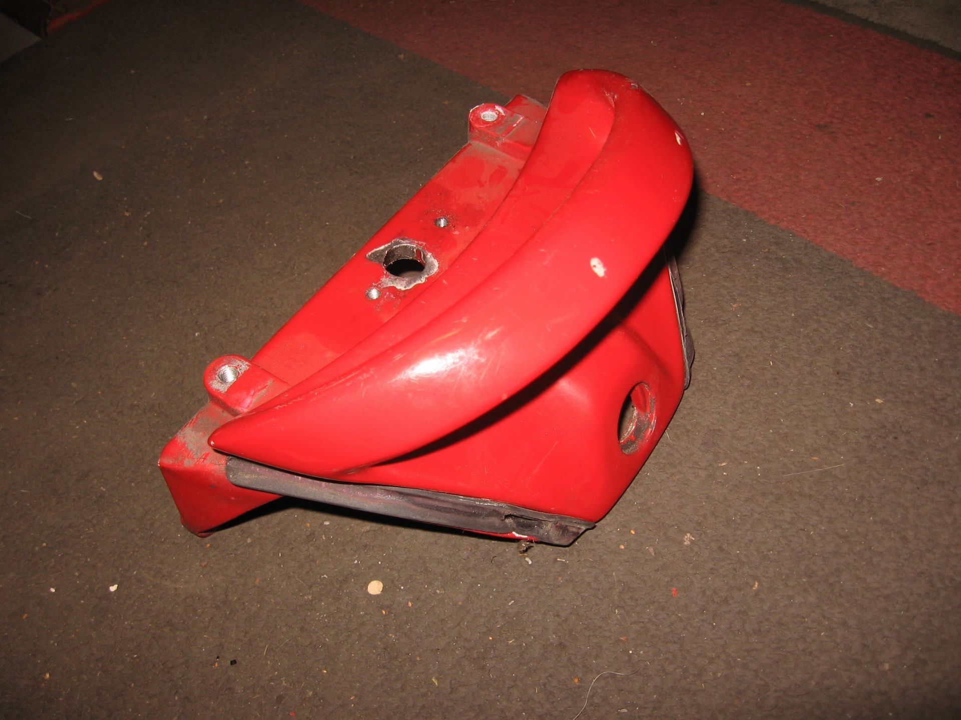 handgreep achter ,rood , rear grab handle 	St4s 01-05	80610111AA