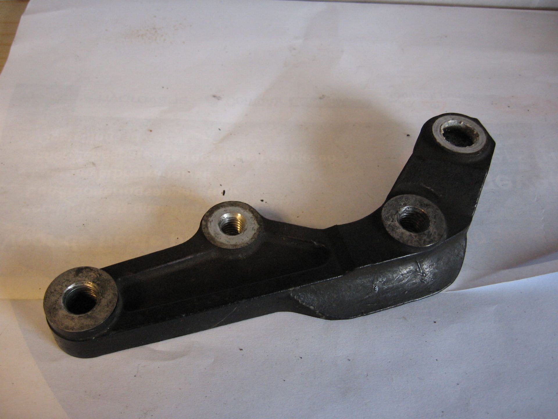 beugel rechter remklauw Cb750c 82 cb750sc 82-83 vt700 84-85 vt750c 83 , cb650sc82 , 45210-MA5-771