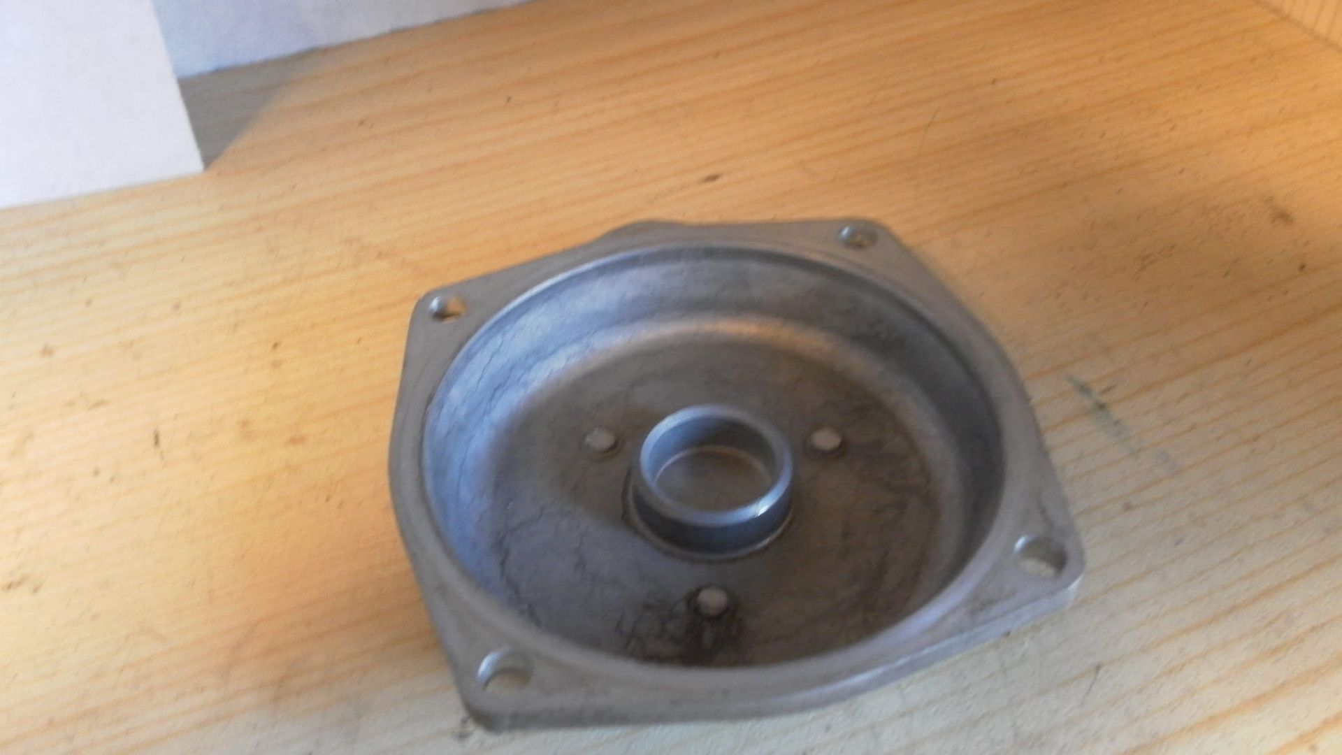 deksel carburateur  ( alu)	gt750 L M A (2)