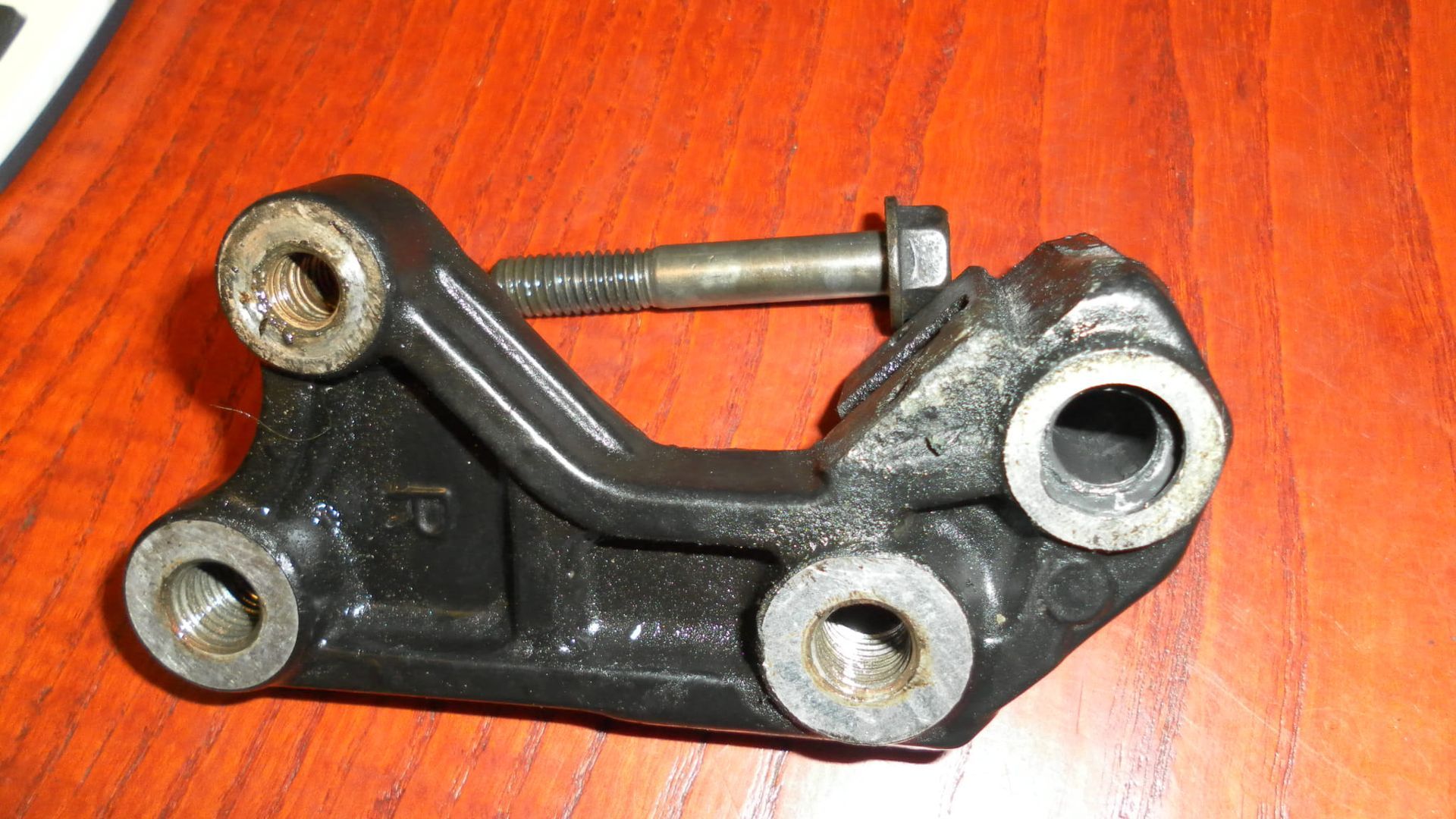 remklauw houder rechts 	Vf750s vt1100 vt700  	45210-445-632 , 45210-438-731