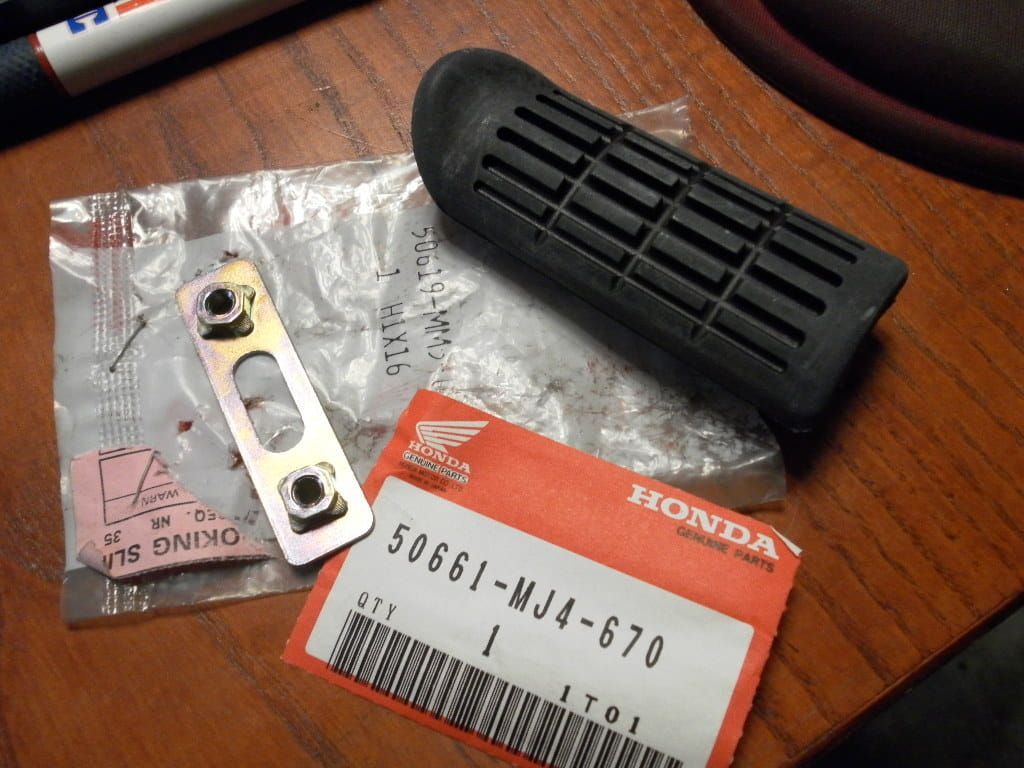 voetsteunrubber met moerplaat	Cbr1000f 1990-96	Oem 	50619-mm5-000	50661-mj4-670