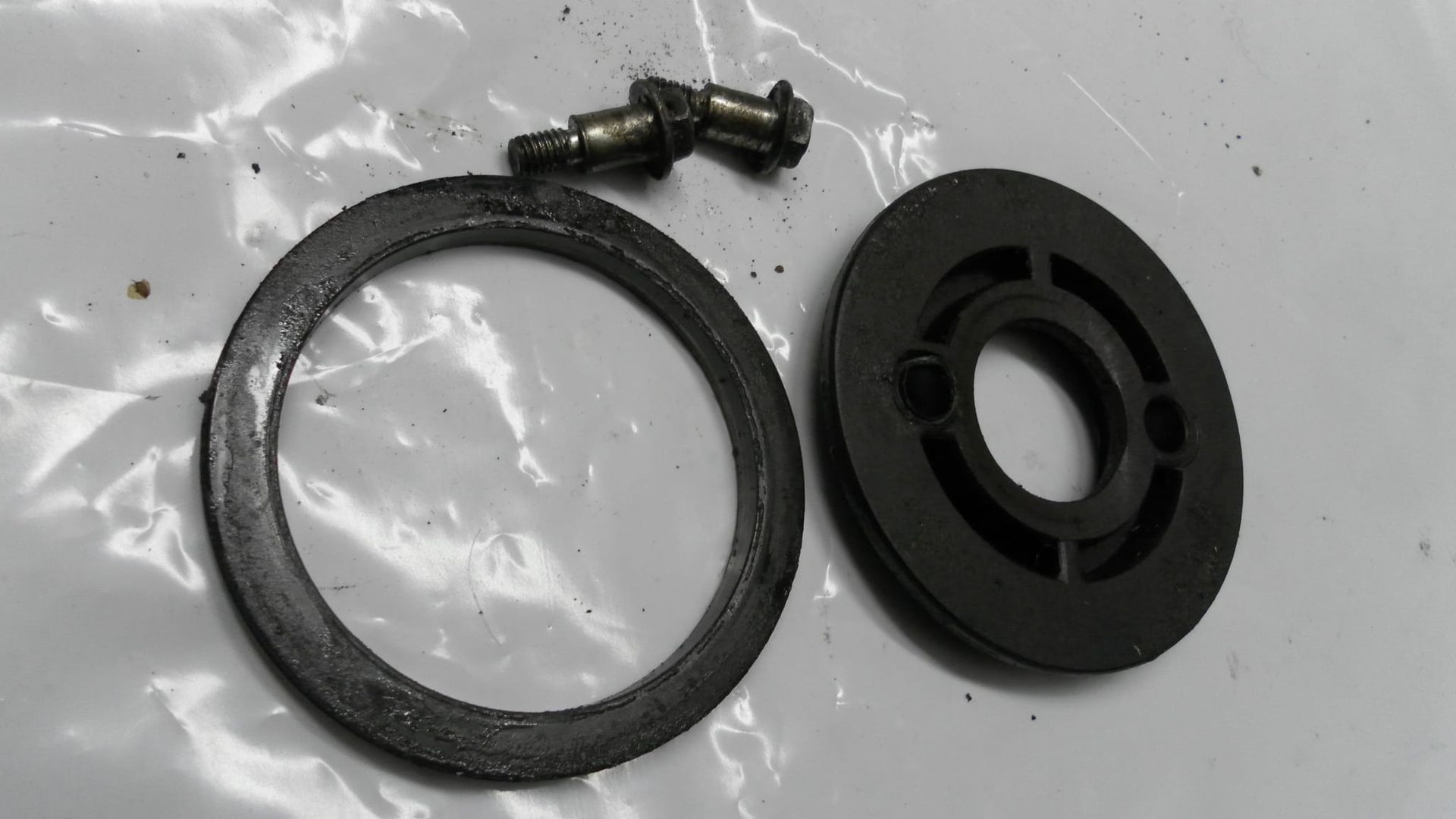 ring guide + damperring front sprocket	Cb750sc 82-83 , cb750c 80-81 , cbx 81-82	23820-425-730 	23821-425-730