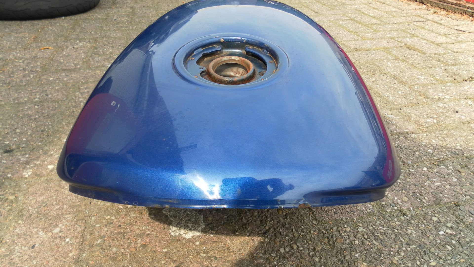 benzinetank BJ onbekend	ex500a ,gpz500s	51003-5076 , 51003-5074	51003-5021	,nette tank , licht roestvorming van binnen. Gebruikssporen . Oppervlakte roest van onderen