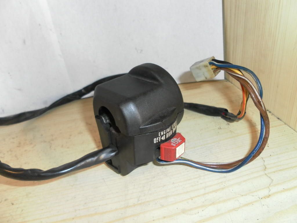 stuurbediening rechts 	Kz750 82-84,kz550 ltd shaft 83-84, kz1100 81-83 gpz spectre ,  	46091-1214