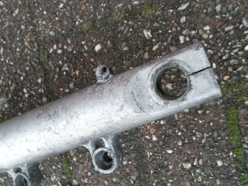 voorpoot rechts , pekelschade onderpoot bovenkant binnenpoot roestspikkels . Schuifstuk goed , boutgaatje onderkant uit midden geboord , 31422330558	31422311982