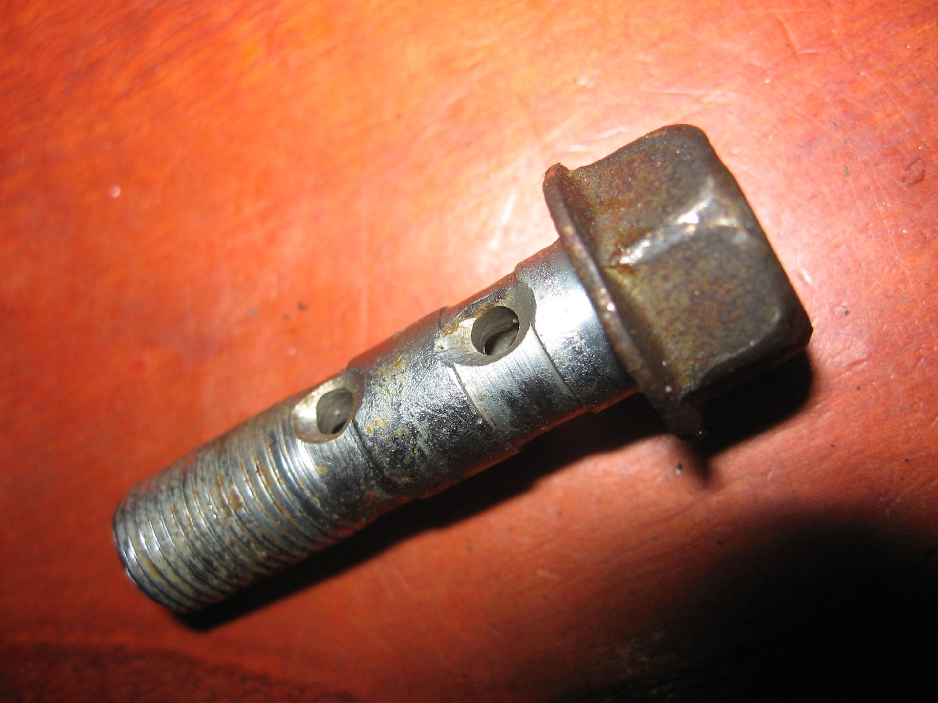 dubbele banjobout  , m10x1,00 sleutelmaat 14	Gebruikt , 7 in kop