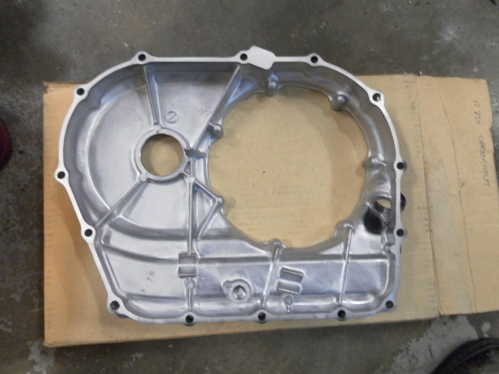 nieuw blokdeksel rechts nieuw , 	Vt700 / vt750	oem	11330-me9-000 , vt750 1983 -84 ( 85)