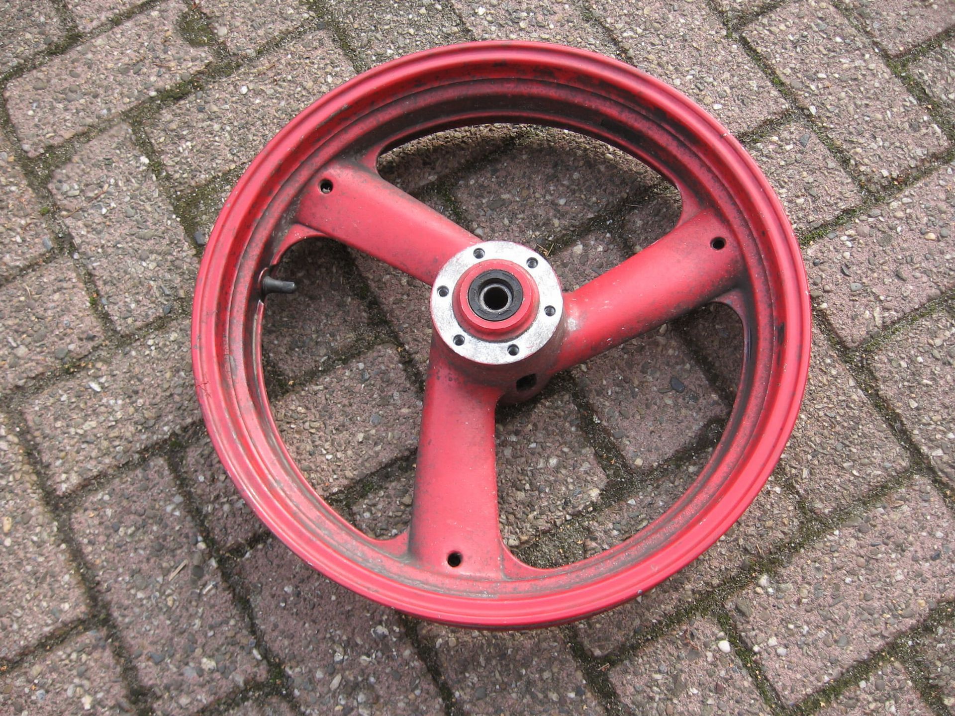 voorwiel rood 	Fzr1000 89-93	3gm-25168-00 , 17xmt3.50