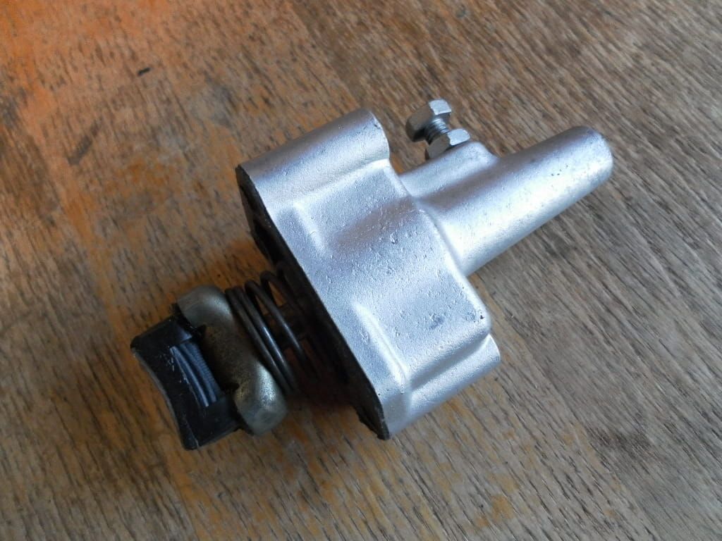 nokkenaskettingspannerhuis met spanner ( werking onbekend)	cb750 sohc	14530-300-010 + 14550-300-030