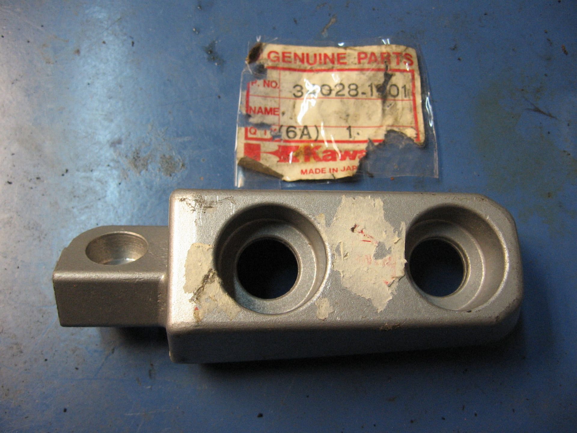 voetsteun rechts achter – gtr1000 zg1000 , oem 34028-1201