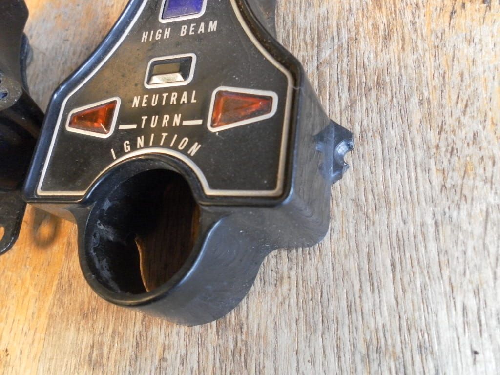 houder controlelampjes , 1 oogje kapot	cb500twin , 37600-375-008