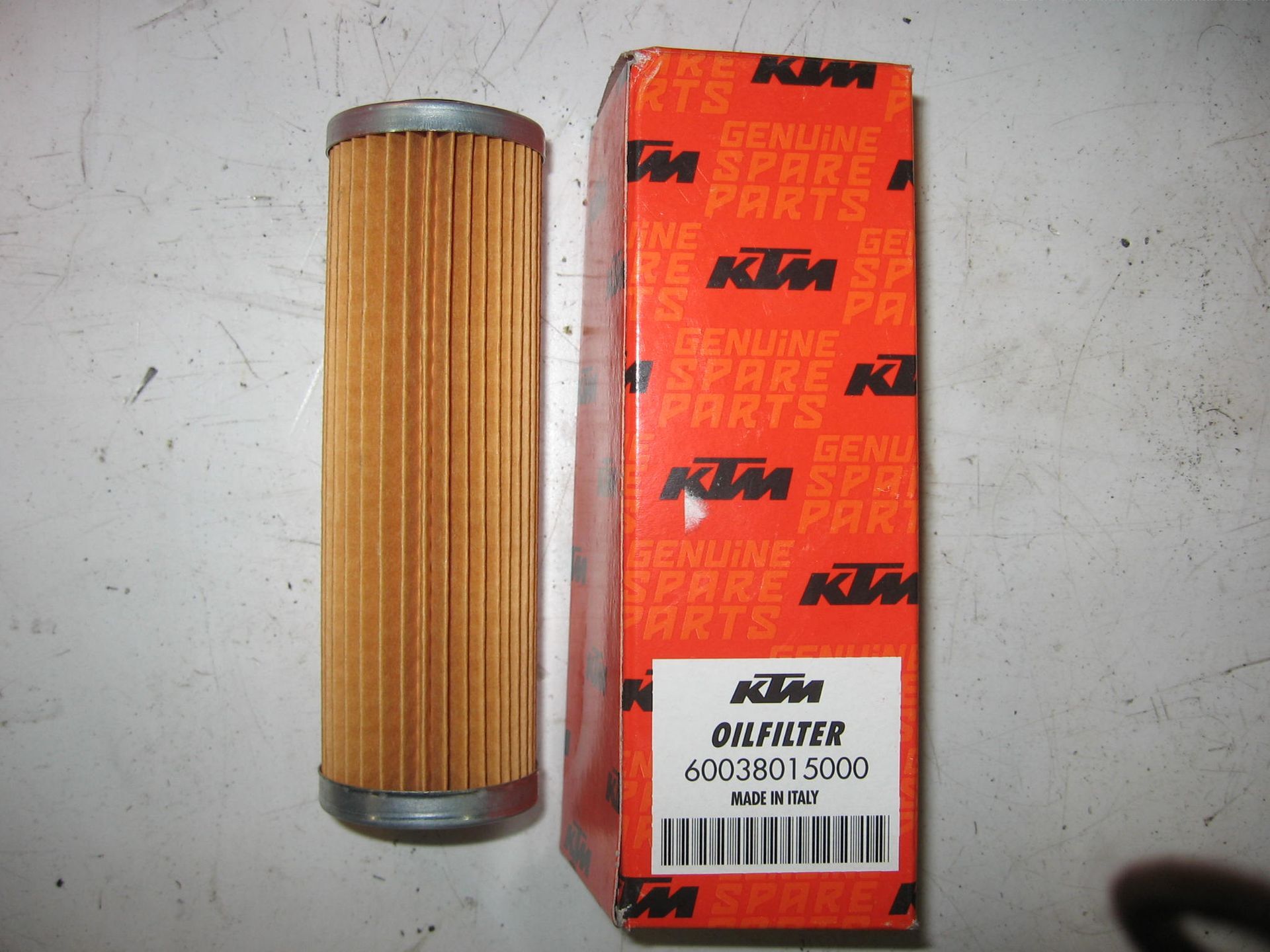 2 stuks ktm oliefilter 60038015000 , hf650