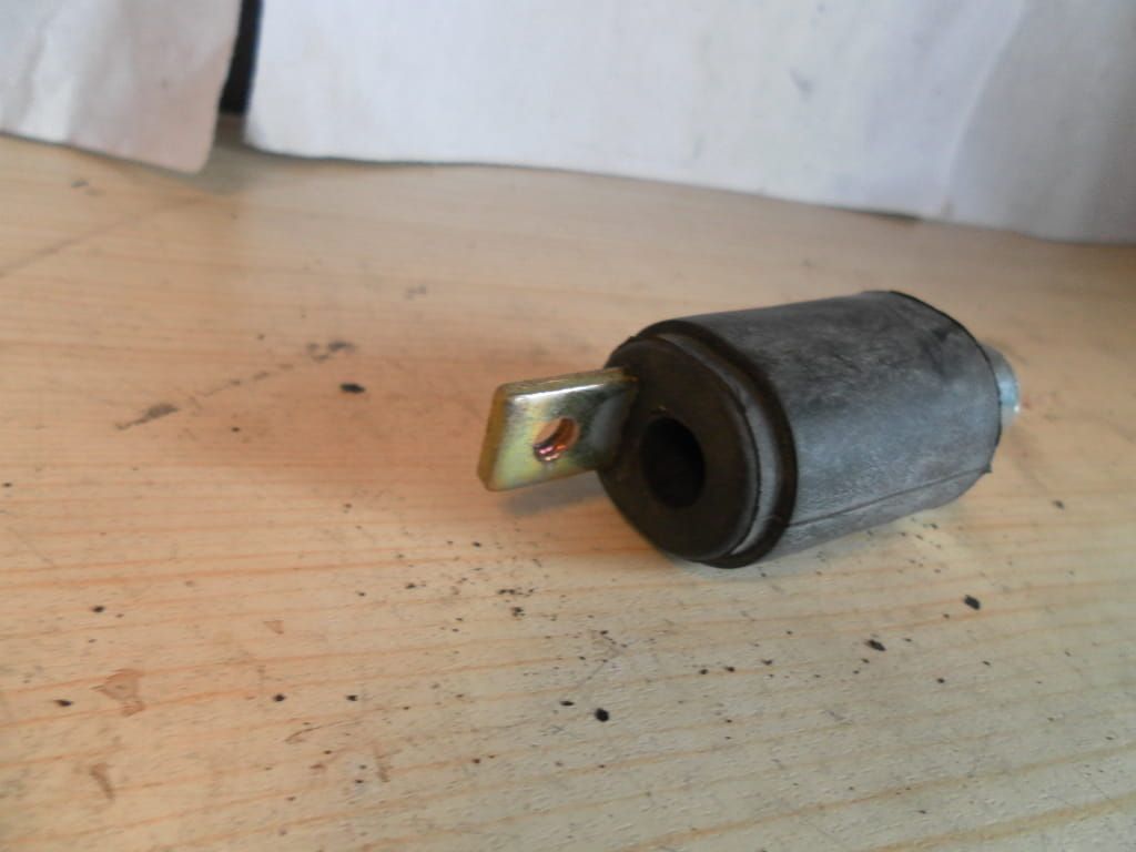 2 stuks knipperlichthouder 35619-38A01 , ls650 vs750 vs700 vs1400 (1)