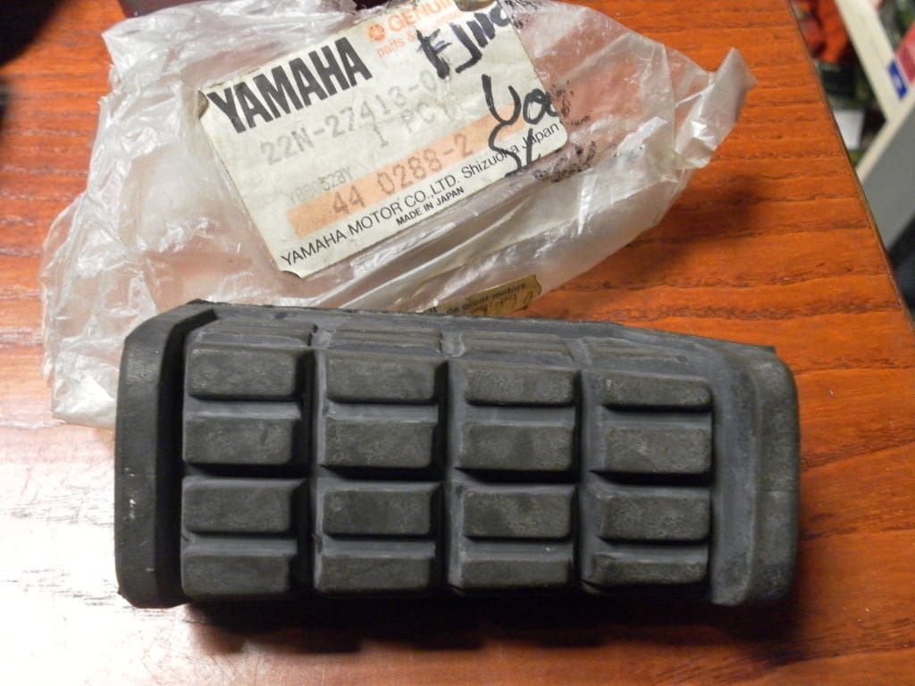 voetsteunrubber		oem	22n-27413-00 , Fj1100 , fj1200  , yx600 , rz350