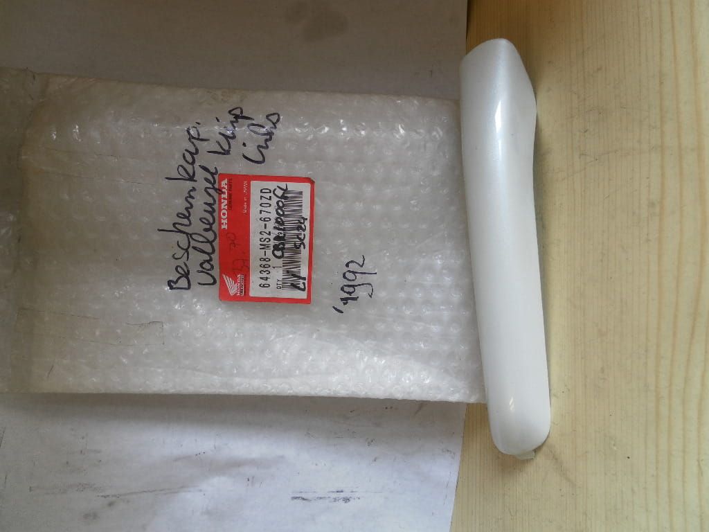 beschermkap linker middenkuipdeel Cbr1000f 1990 oem 64368-ms2-670zd