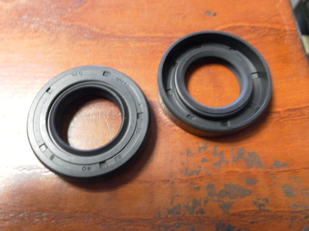 2 stuks keerring achterbruglager , R100 1976-   , R60 1967- , r75 R80	22x40x8	vervangend voor 	31412000331	31411233252
