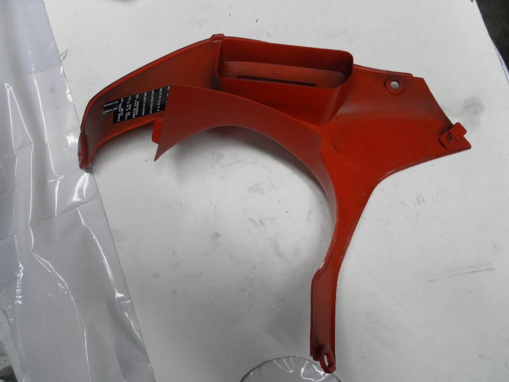 left inner pannel cowl cbr1000f 1987	geen verpakking , lichte transport sporen	oem 	83640-MM5-000 ZB , lichte transport sporen