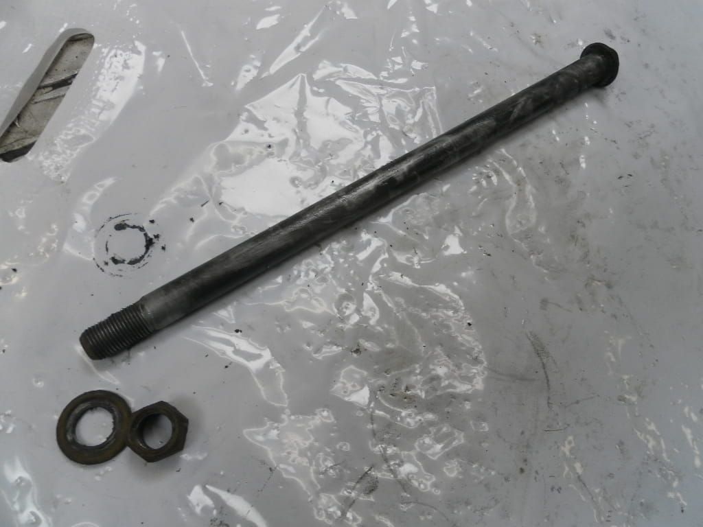 achterwielas Gsx750f vanaf 1998 gsx600f na 1998 64711-08F00