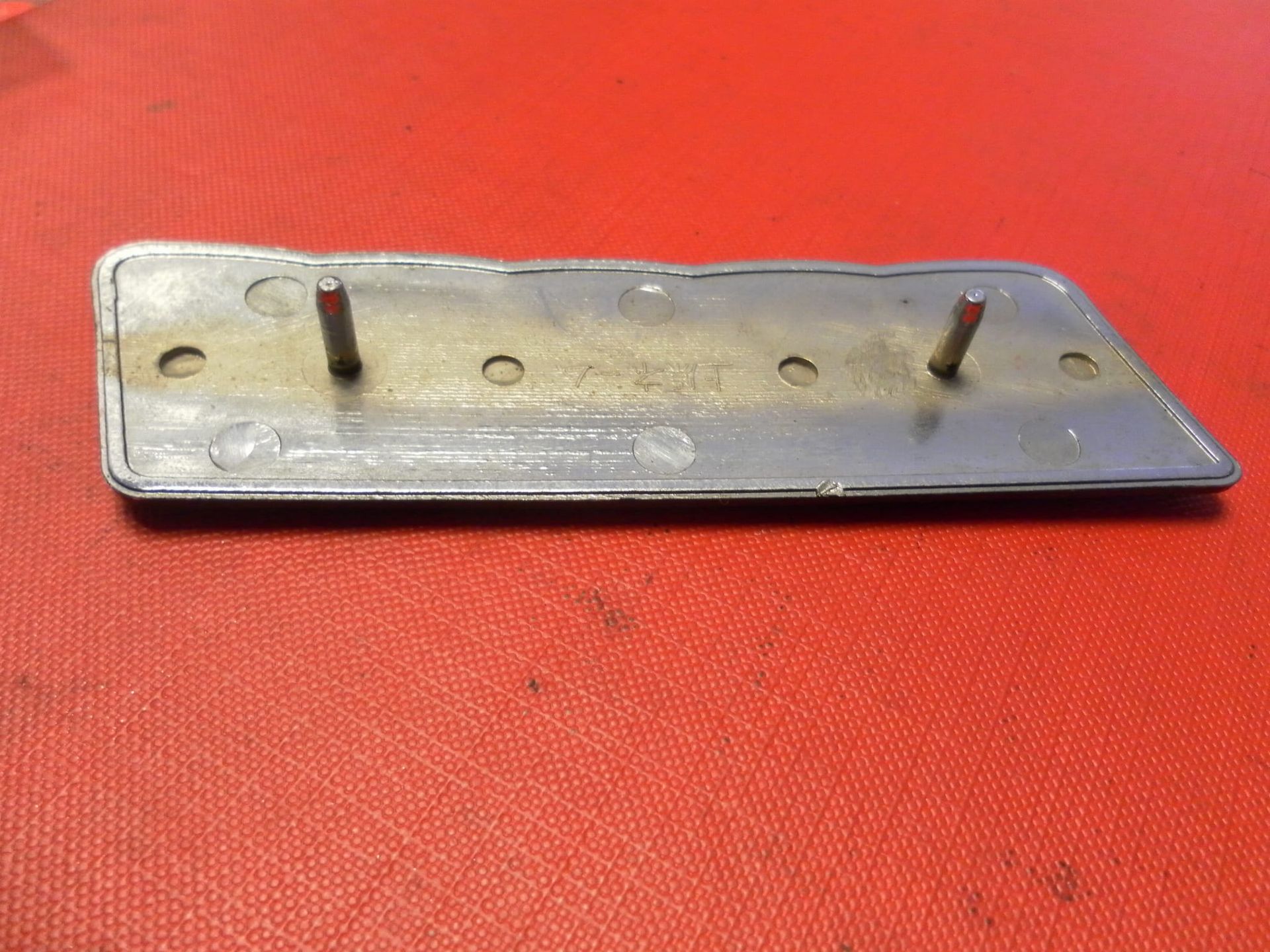 embleem zijkap cb250 . Kunstof oranje / wit / zwart