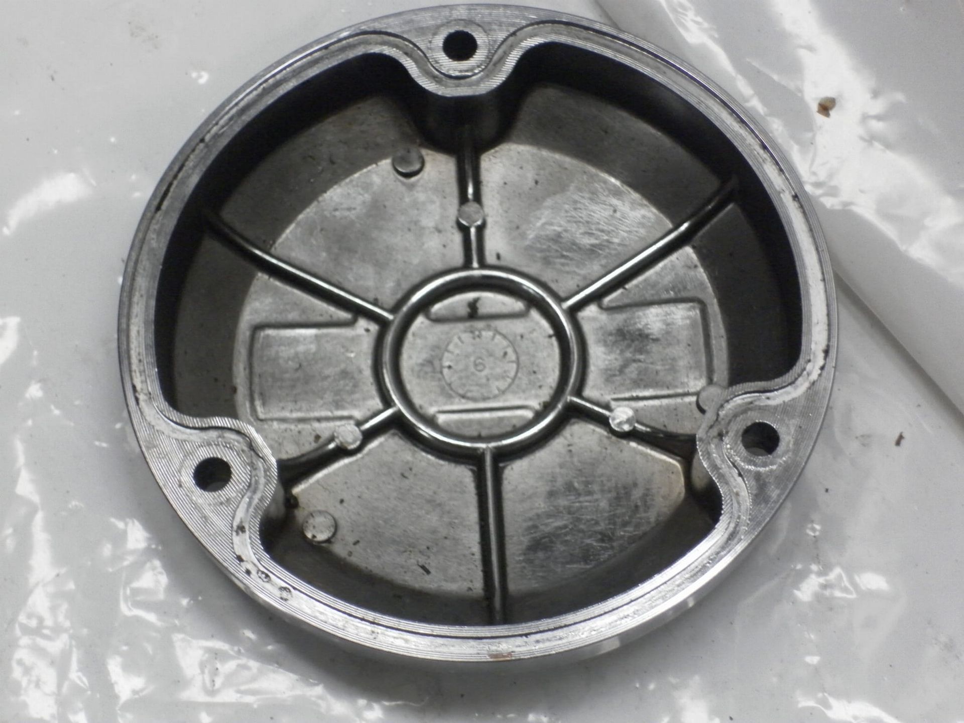 deksel pulsegever blokdeksel links 	Cb750sc  82	30371-me1-670	,krasjes