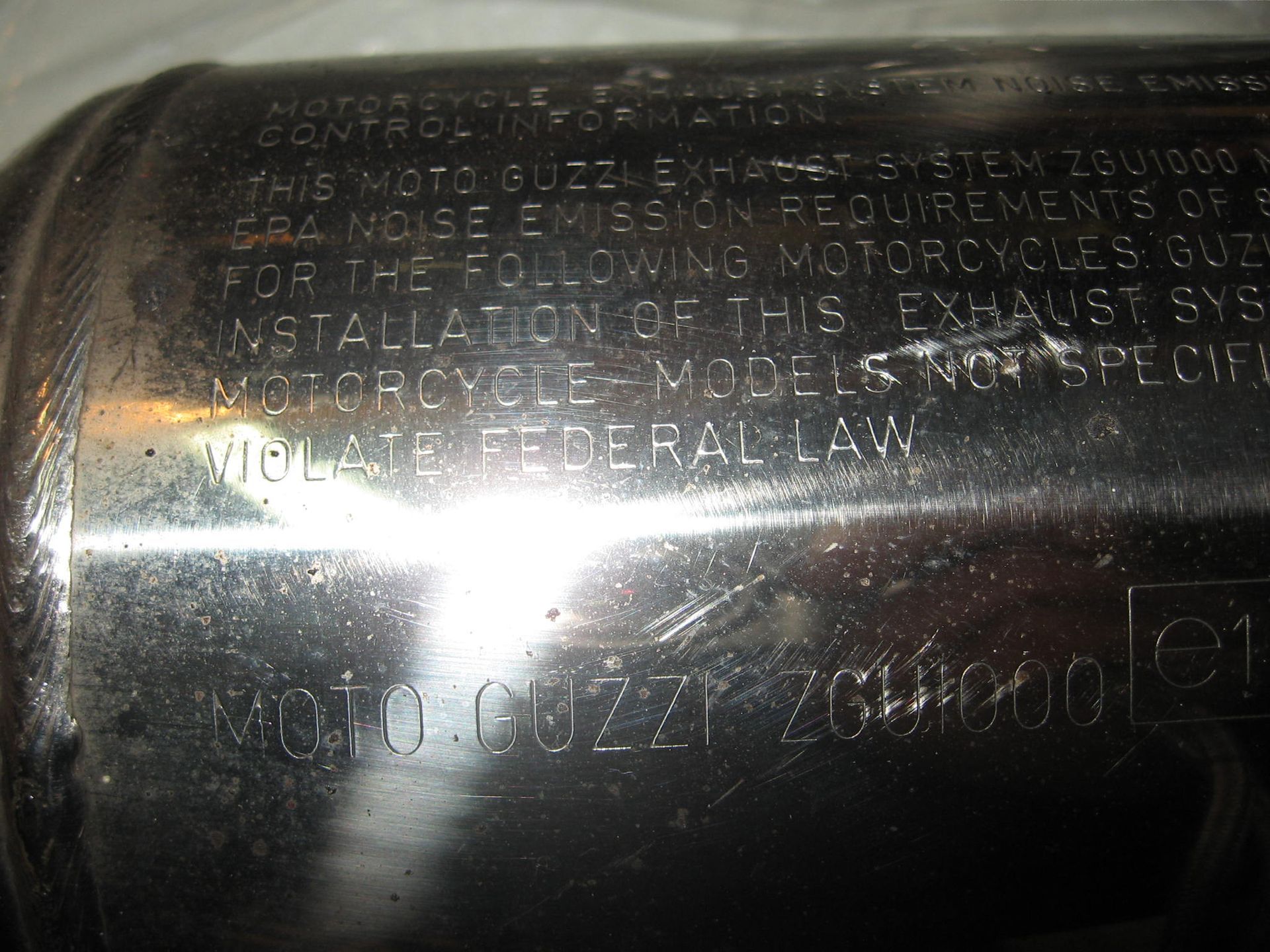 uitlaat demper // 	moto guzzi Breva 1100 2006 ? 	ZGU1000