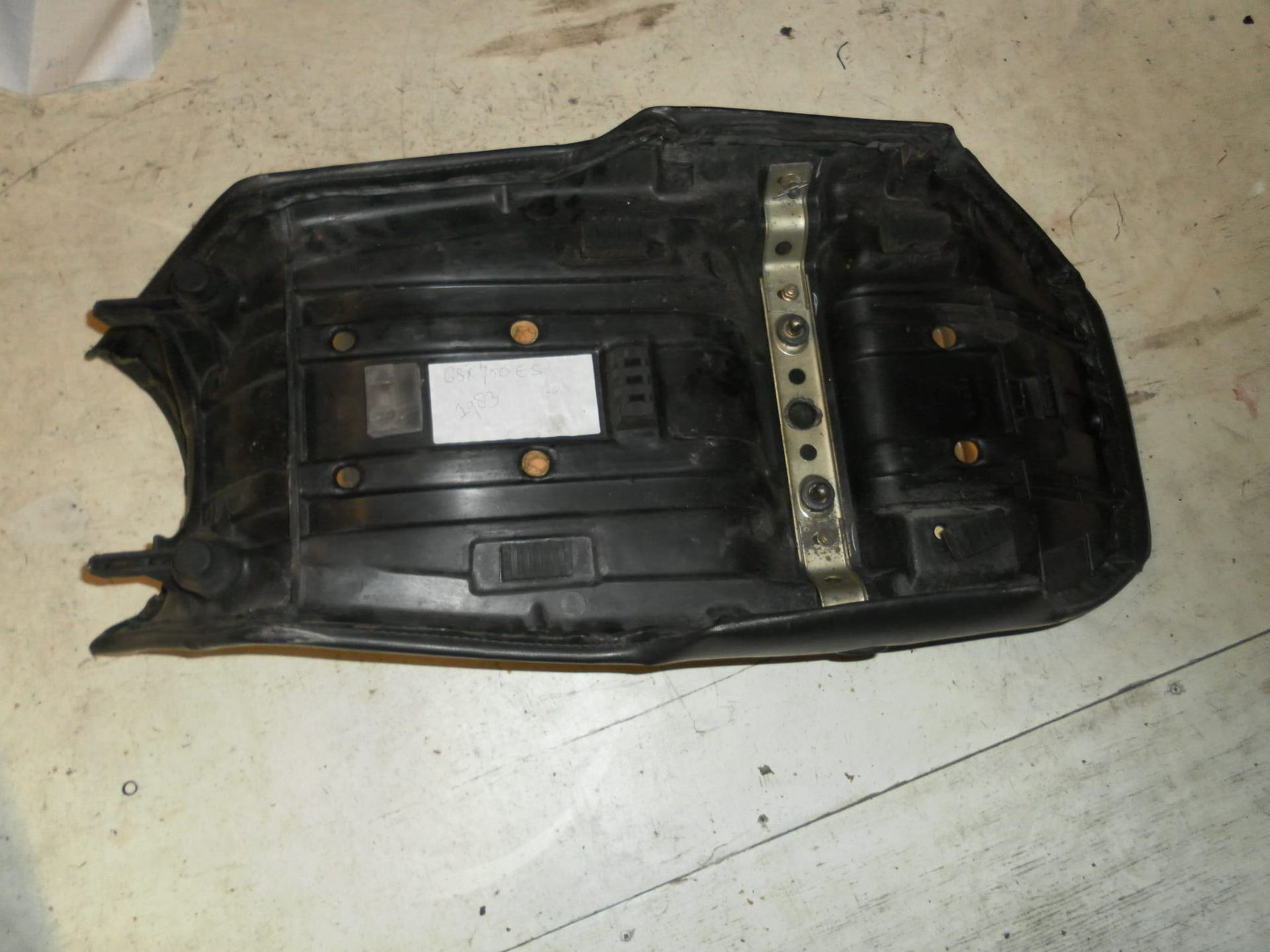 zadel gsx750es/ef 85/86		45100-31301 	45100-31301-50C