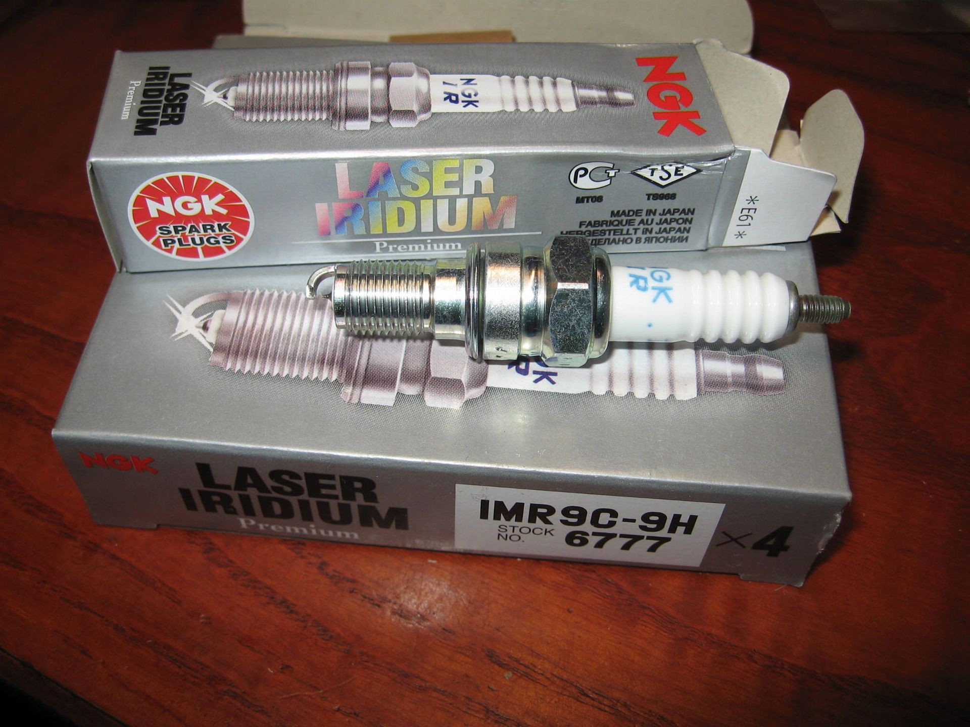 4 stuks NGK. IMR9C-9H LASER IRIDIUM Cbr600rr 03-12,cbr600f 01-07,cbr900rr 02-03, cbr1100xx 01-06