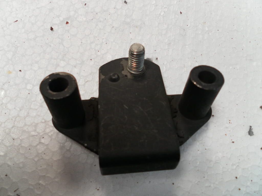 bevestiging uitlaat aan voetsteunplaat / rubbermountint	kmodellen k100 k75 1982-2005		18211454982