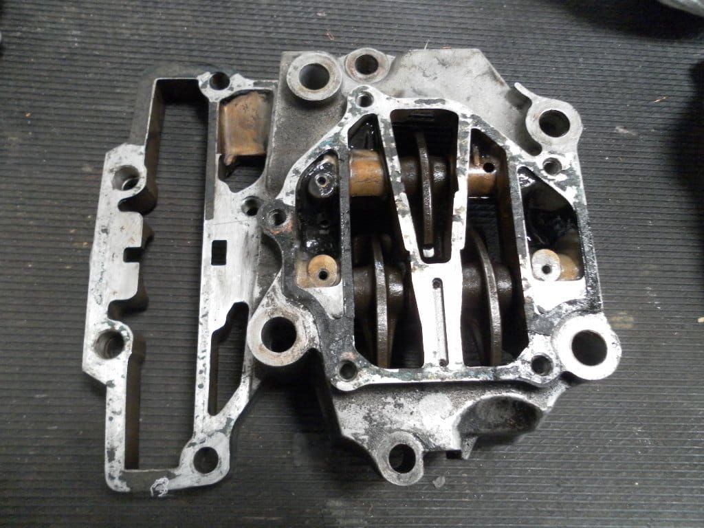 12310-ME9-000 , 14611-ME9-000 , kleppendeksel met tuimelaars , achter	Vt750c 1983