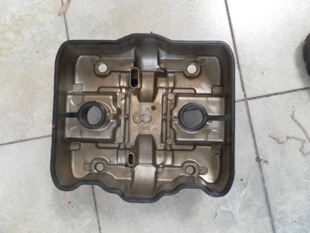 Achterste kleppendeksel met ontluchtingsdeksel	vfr700f	12321ML7670 	12230-ML7-670