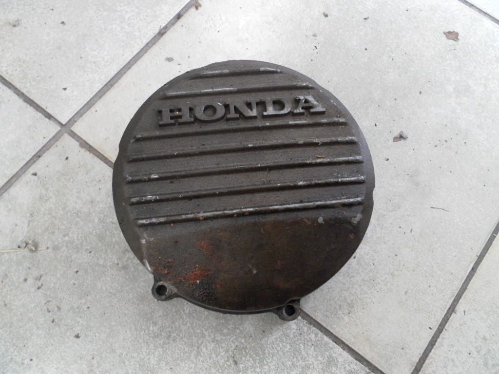 blokdeksel  dynamo 	vfr700f	11640-ML7-670 		k175	1	lak slecht