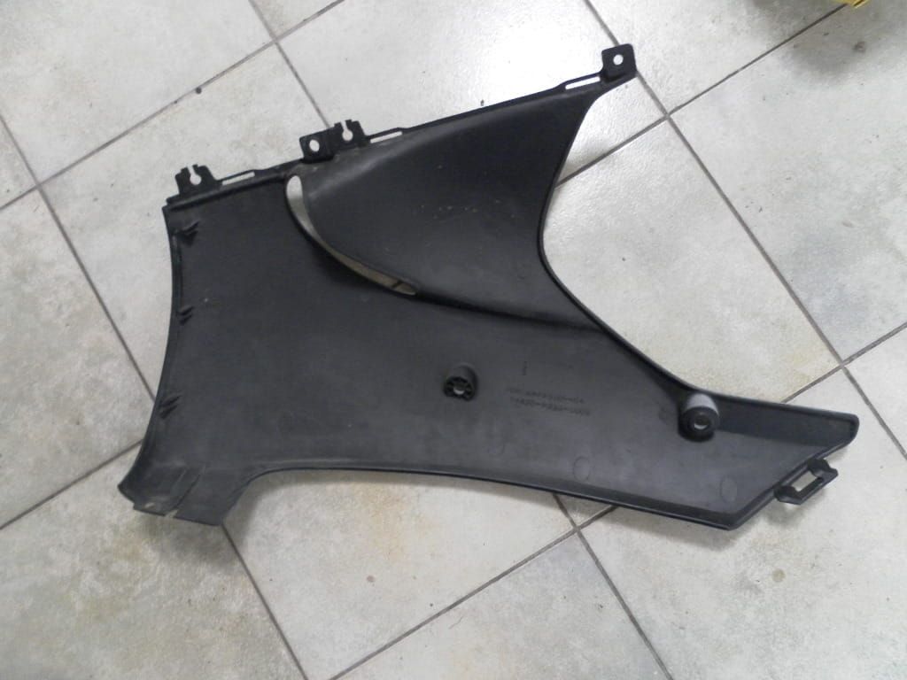 rechteronderkuip cbr900rr 96/97 		64400-mas-000	, 64420-MASA-0000