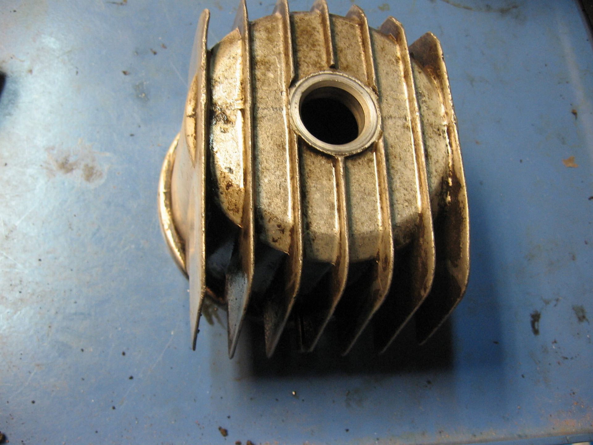 oliefilterhouder	Cb750f 75 cb400f cb550 	15411-300-010