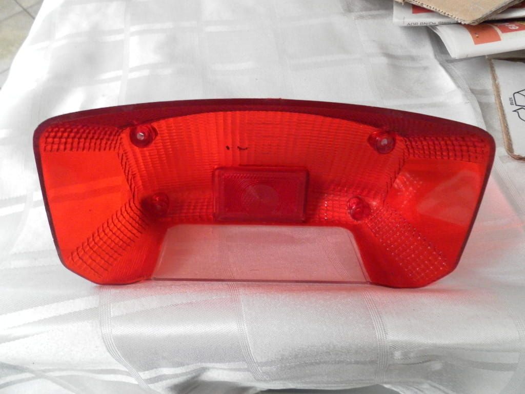 achterlichtglas   gn125 1982-2001	vervangend voor  			35712-49130