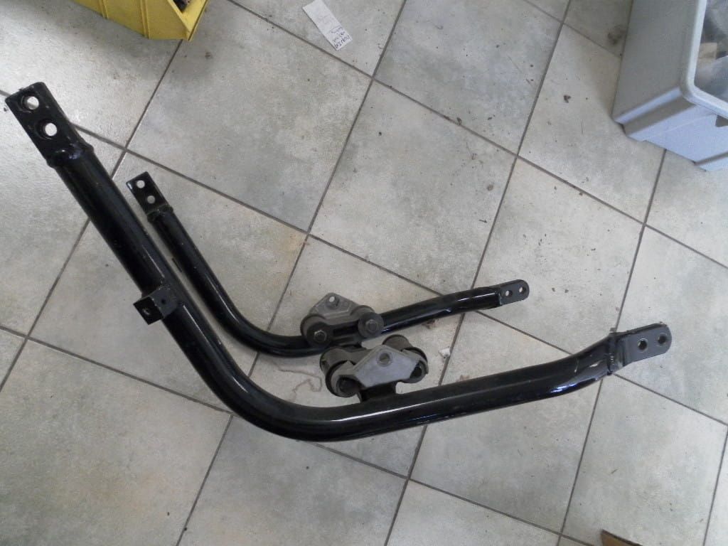 framebuizen met trilrubbers	Zzr1100 1990 ? 	31064-1114-GD