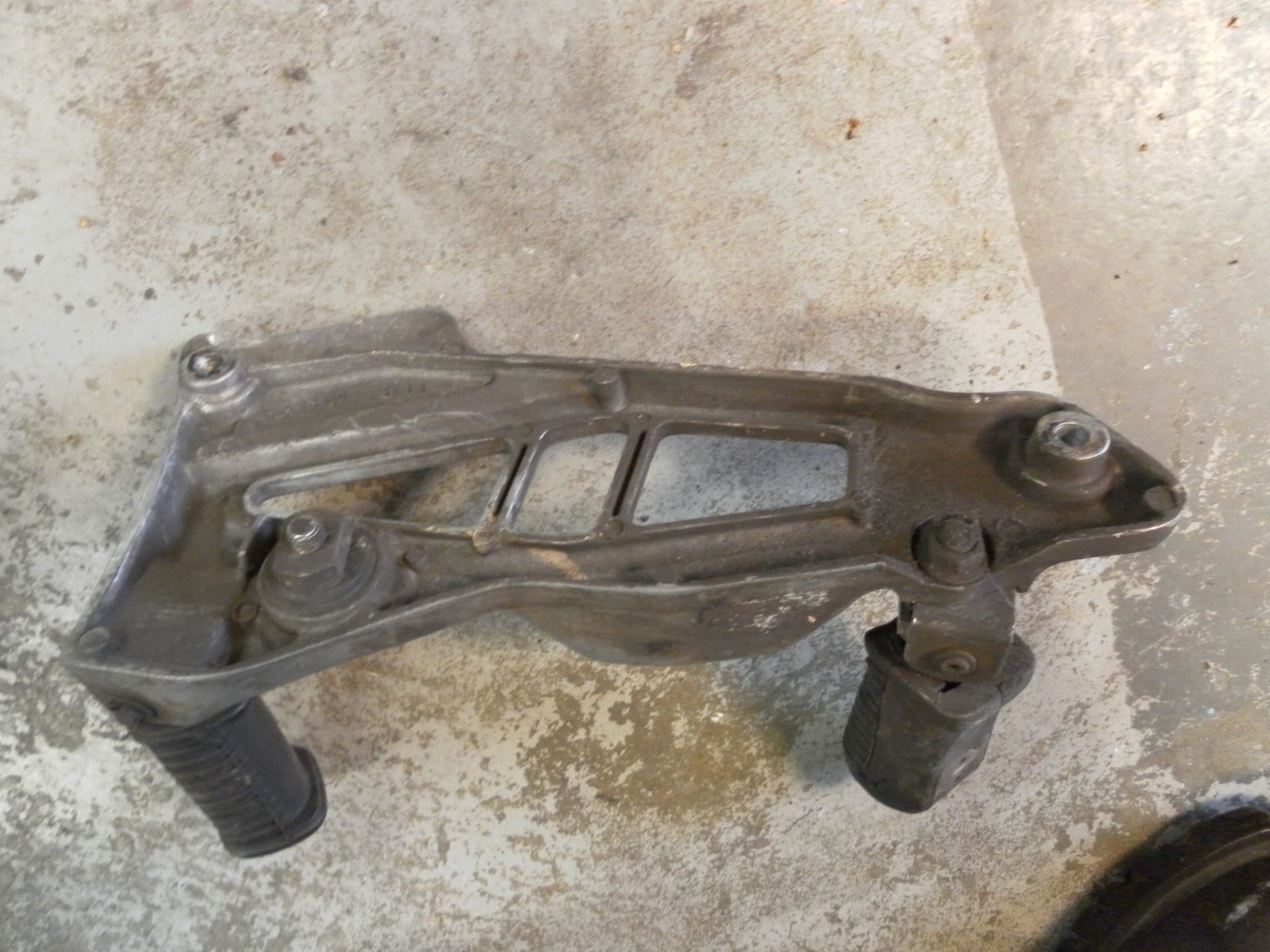 voetsteunhouder links xj600 1984-		51J-27442-00