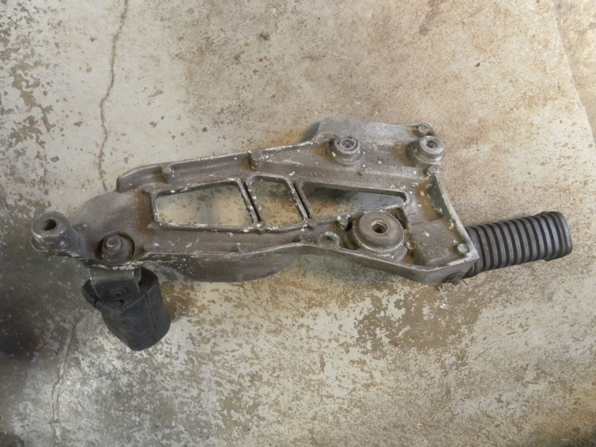 voetsteunhouder rechts xj600 1984-		51J-27443-00