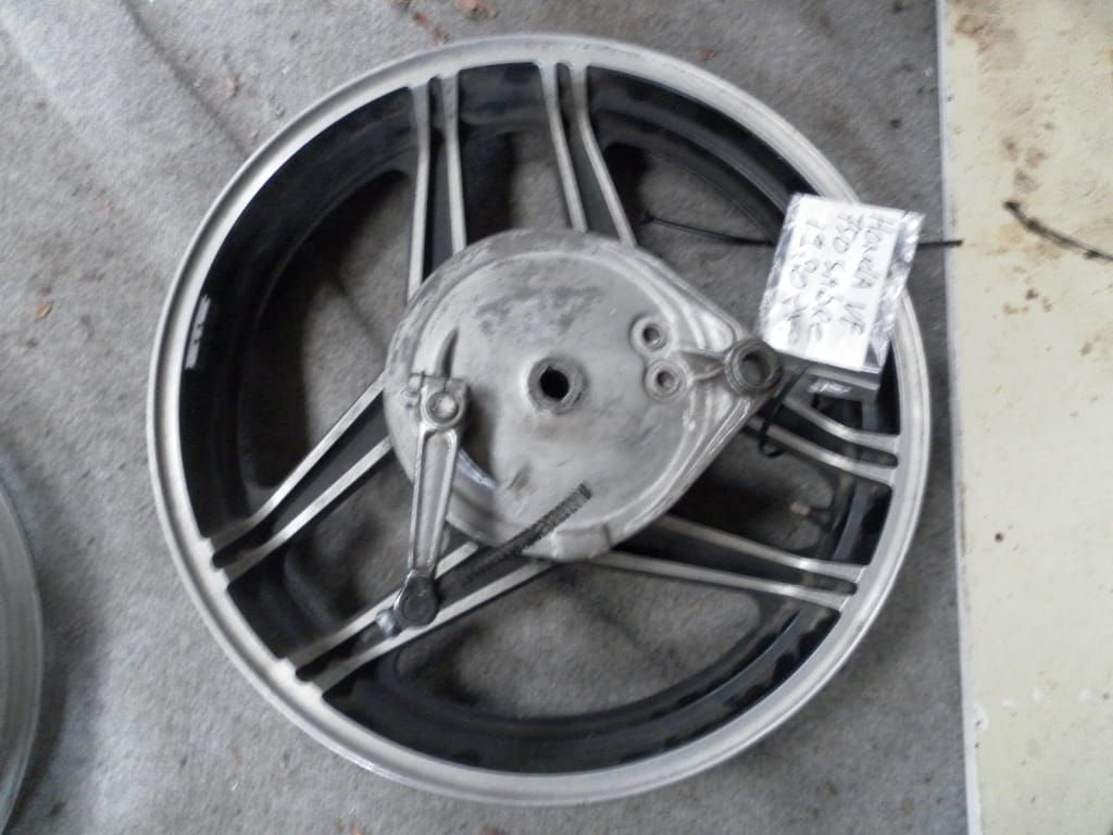 achterwiel  vertanding niet zo goed	Vf750s 1982 , vertanding niet zo best