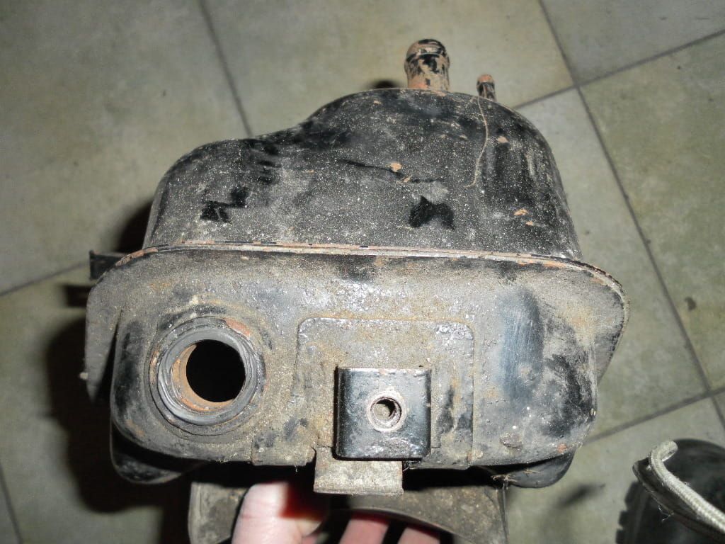 sub benzine tank	vt700 vt750 +/- 84  17550-ME9-770