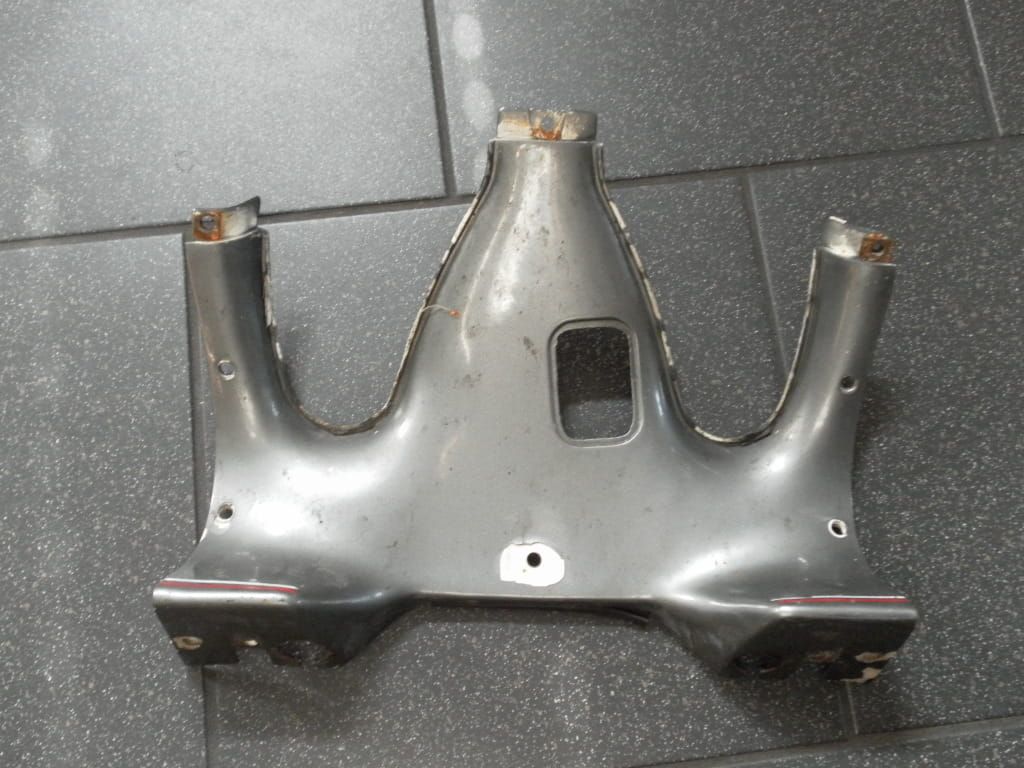 rmiddenstuk onderkant topkuip grijs ( lak slecht )	R100RT 1982 , R65rt r80rt r		46631235720 , 46 63 123 5720