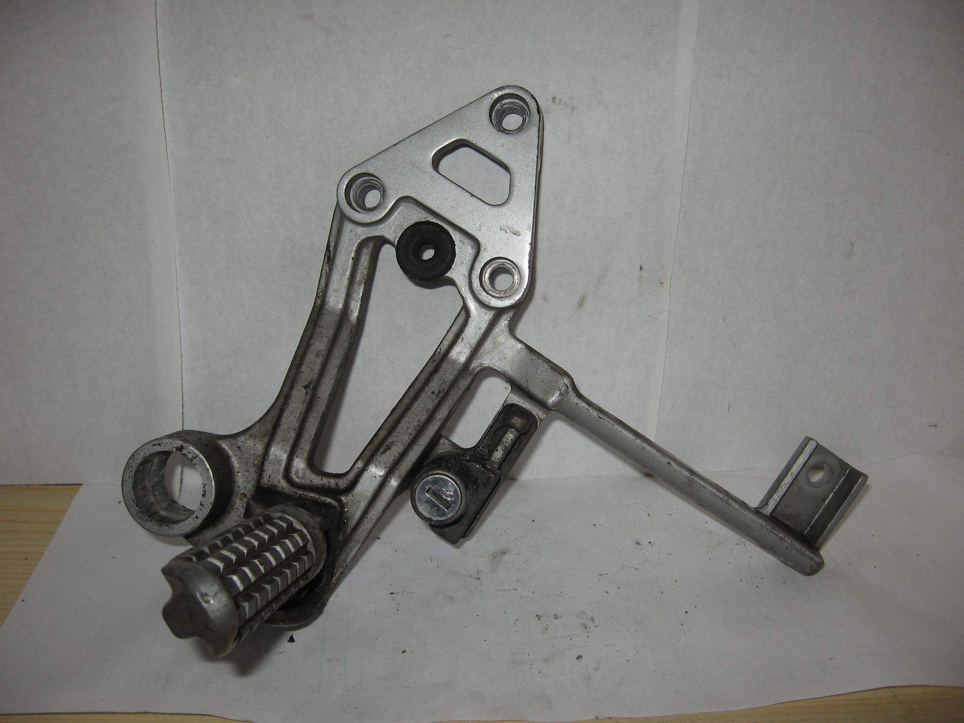 lefthand stay muffler , linker voetsteunhouder/demper links passagier 	Gpx750r 87-90	35011-1312