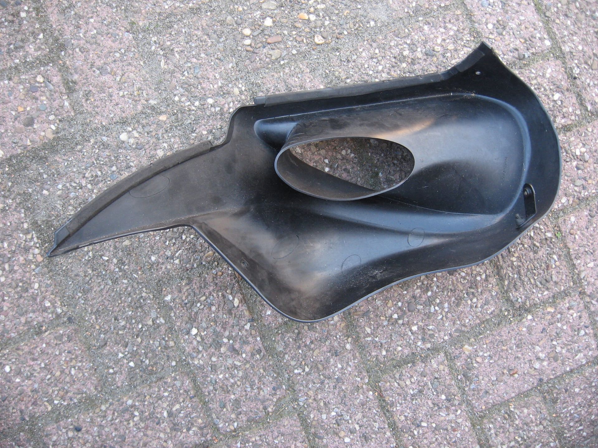 zijkap links  onder tank , airescoop	x1 01, 	M1667.K