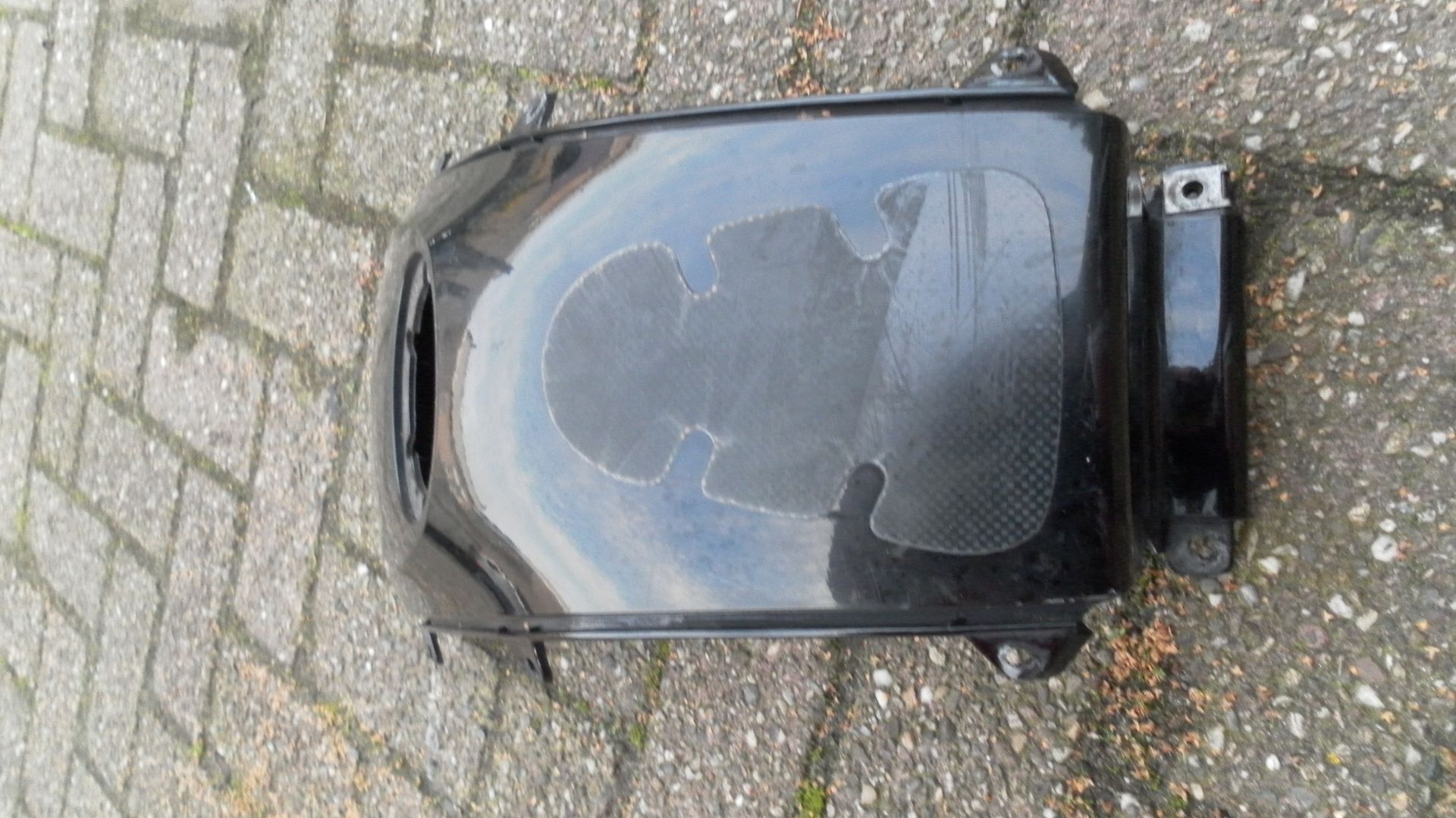 covering fueltank , kuipdeel middenstuk over benzinetank	R1100rt 95-02 , r1150rt 2000-06 , r850rt , 	46632313797	46632351919