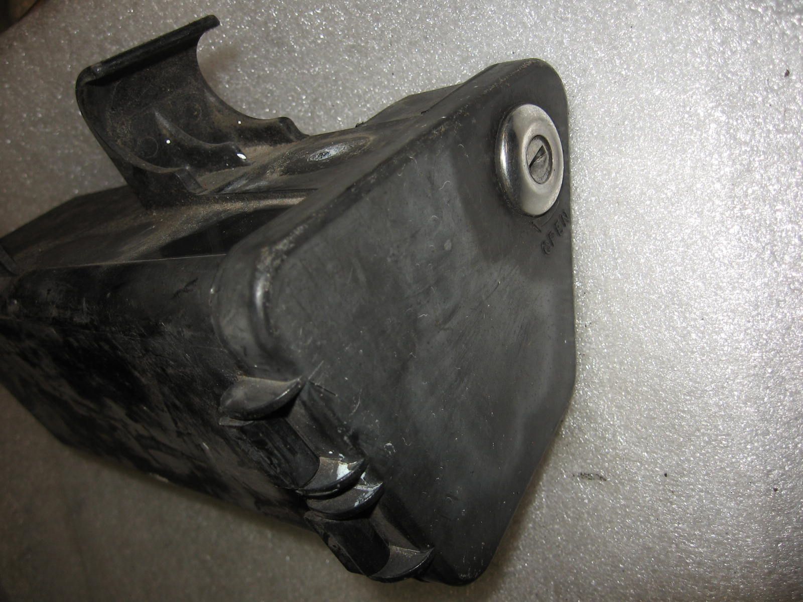 Gereedschapsbak met deksel zonder sleutel  , toolbox 	Cmx450c  86-87	83501-mm2-000 , 83502-mm2-000