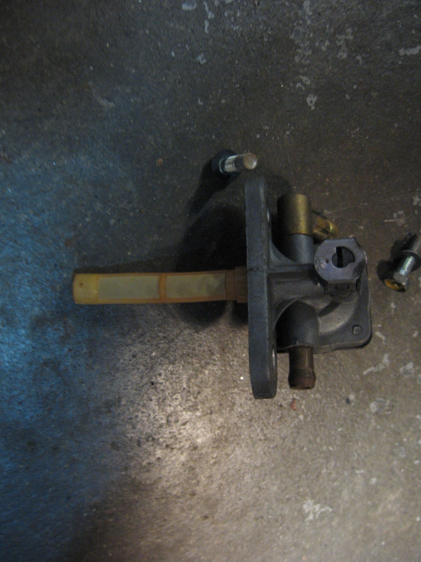 benzinekraan	Gsx1100f 88- 94	44300-48b10	44300-44b11