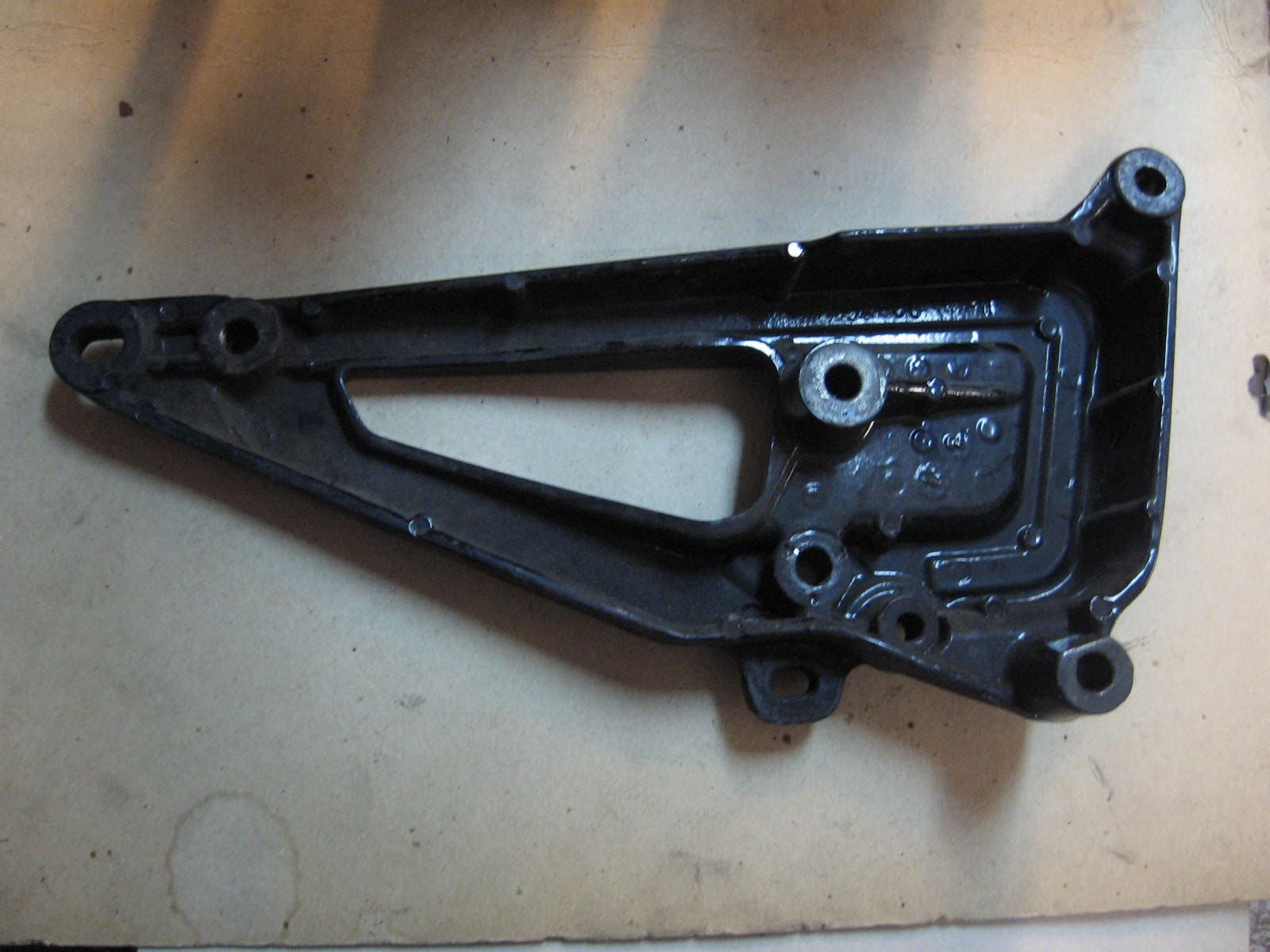 voetsteun houder links poedercoated	TR1	5a8-27442-00