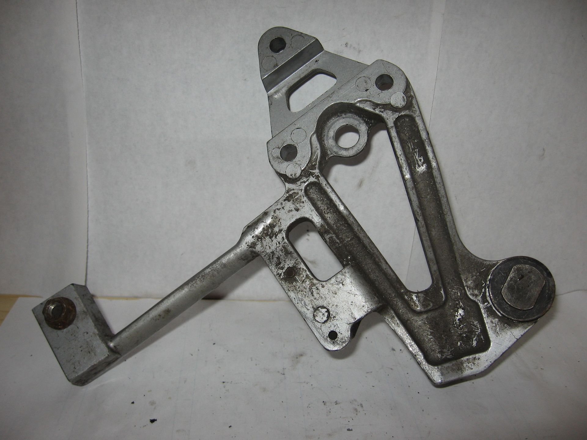 lefthand stay muffler , linker voetsteunhouder/demper links passagier 	Gpx750r 87-90	35011-1312 (1)