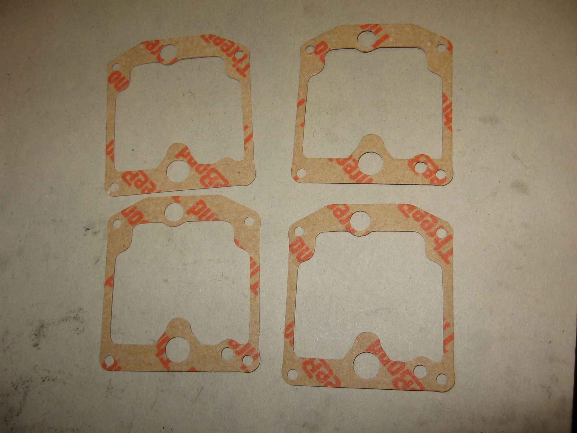 4x  vlotterbak pakkingen - gs550/750/1000 t/m 79 , vervangend voor 13251-47010 , 13251-43010 , 13251-43011	tourmax 	Fbg-901 (1) (1)